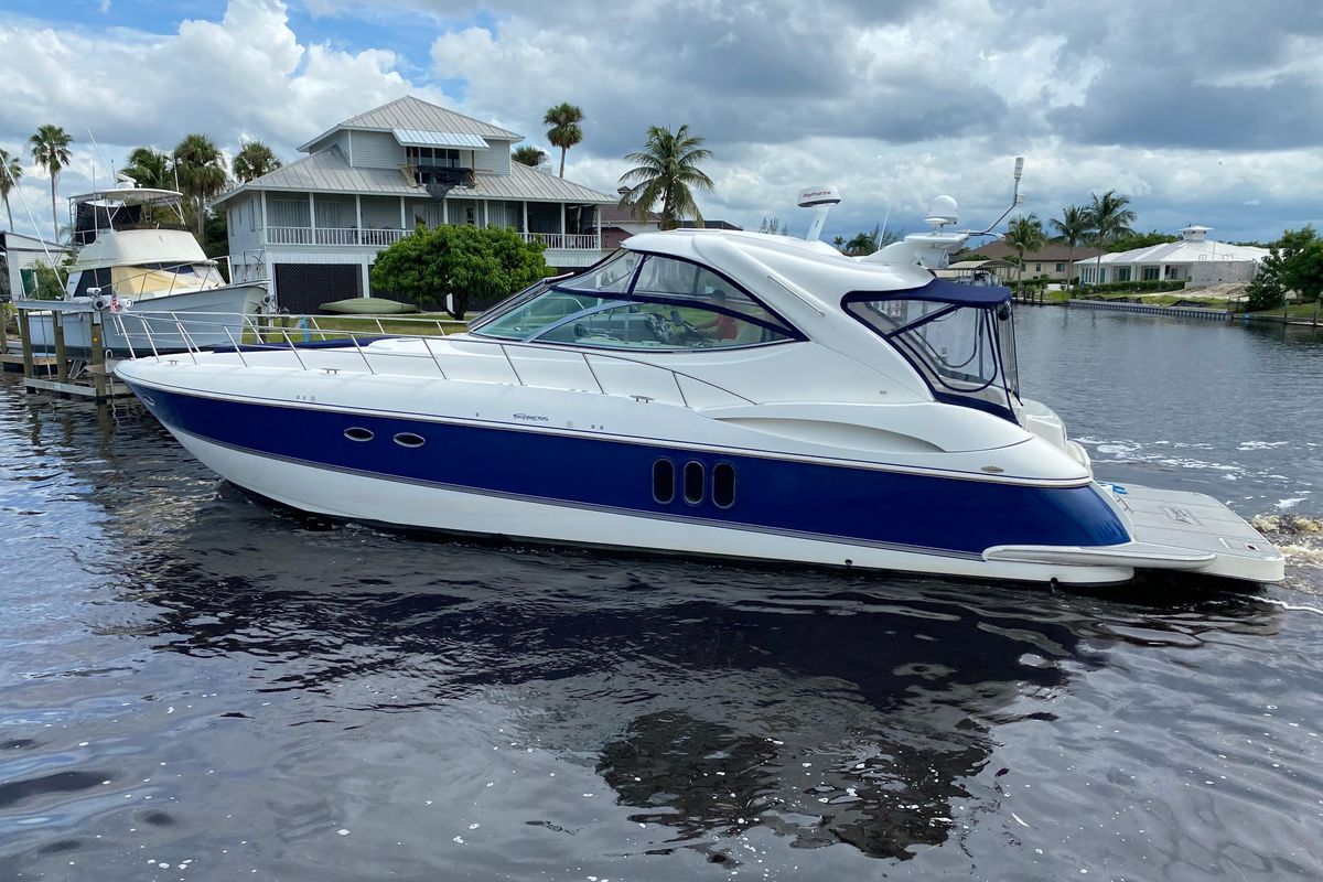 2006 Cruisers Yachts 52 