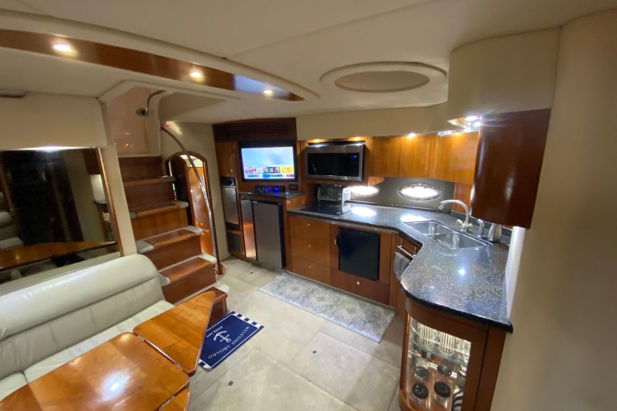 2006 Cruisers Yachts 52 