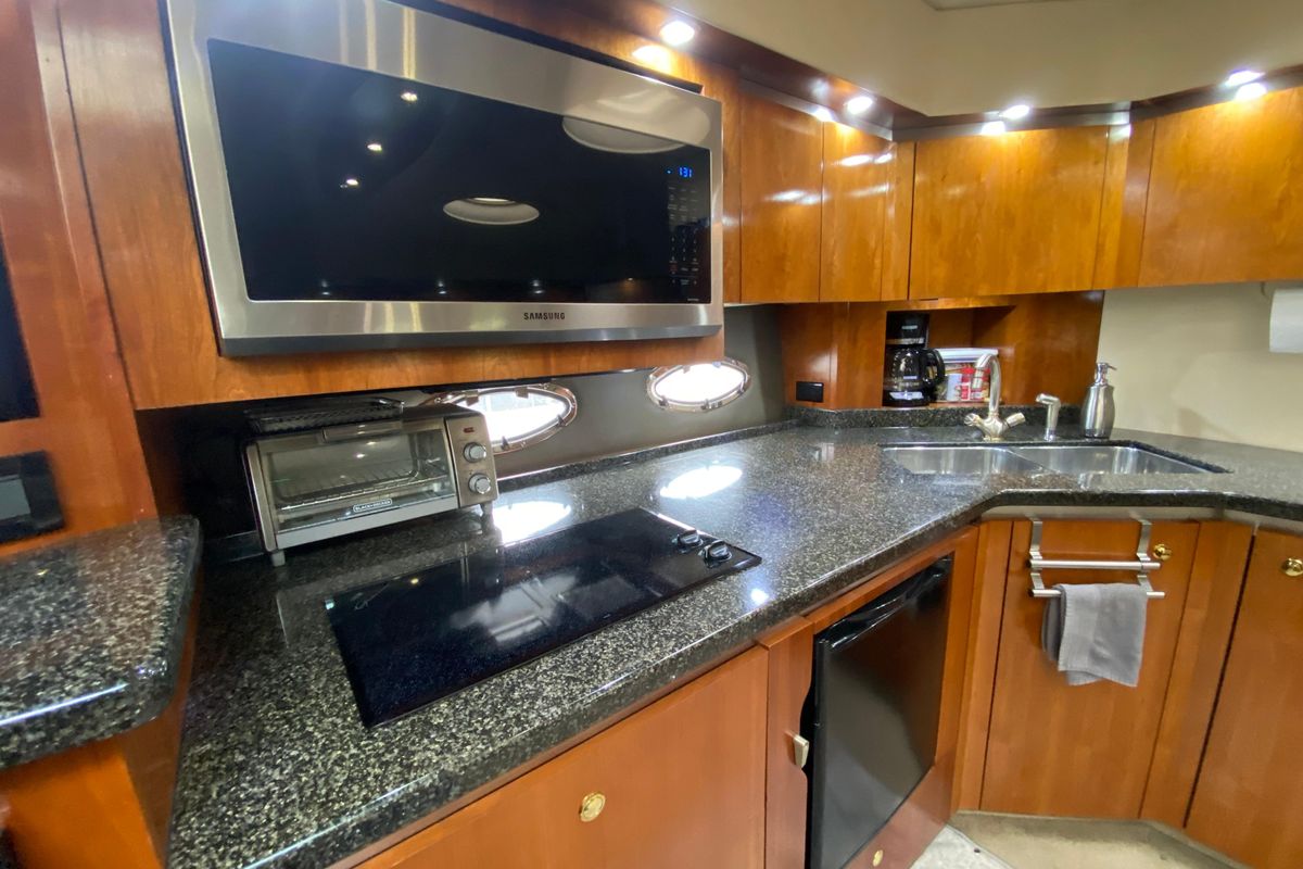 2006 Cruisers Yachts 52 