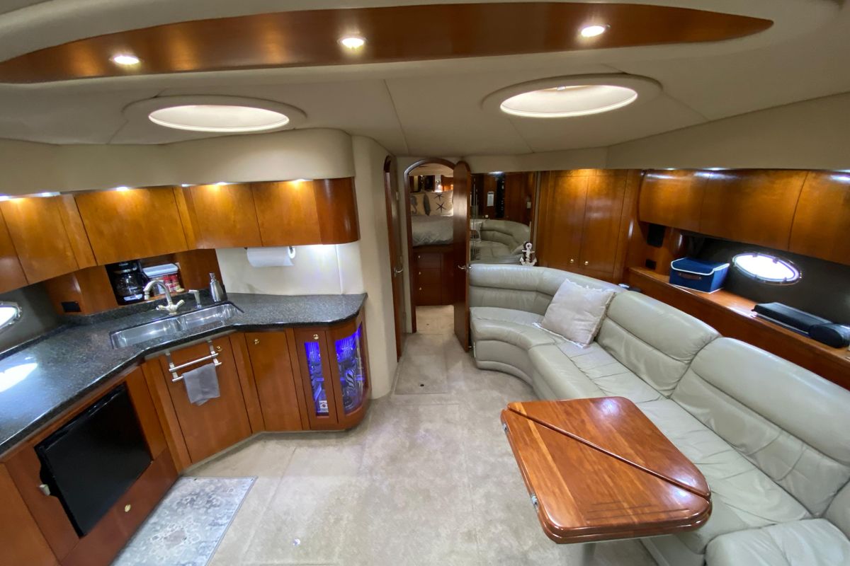 2006 Cruisers Yachts 52 