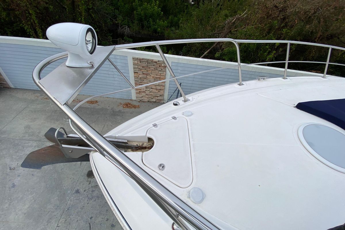 2006 Cruisers Yachts 52 