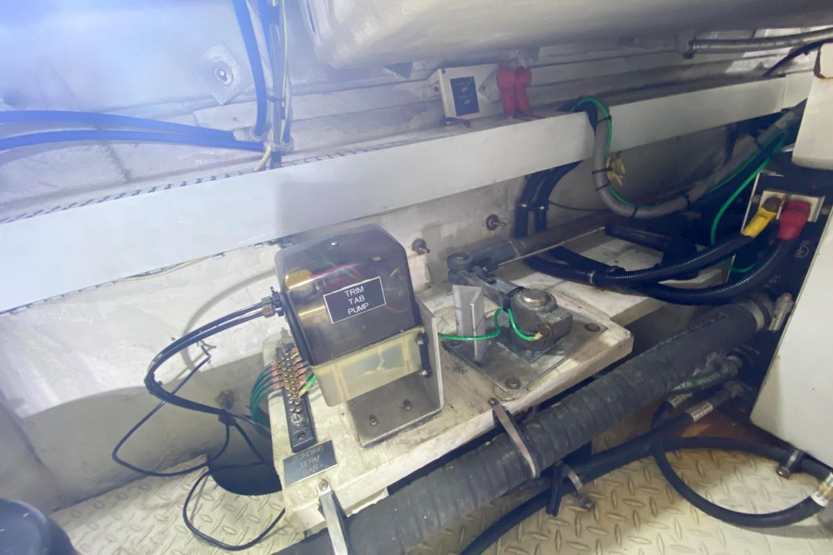 2006 Cruisers Yachts 52 