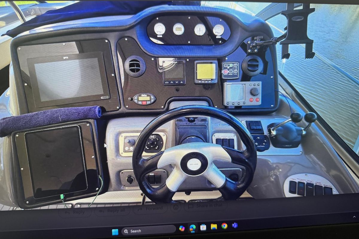 2006 Cruisers Yachts 52 