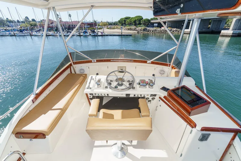 Un Dia Yacht Photos Pics Helm of 1984 Post 43 yacht with steering wheel, controls, and navigation equipment.
