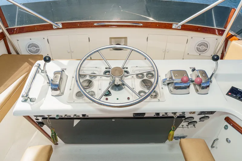 Un Dia Yacht Photos Pics 1984 Post 43 yacht helm with steering wheel, controls, and gauges.