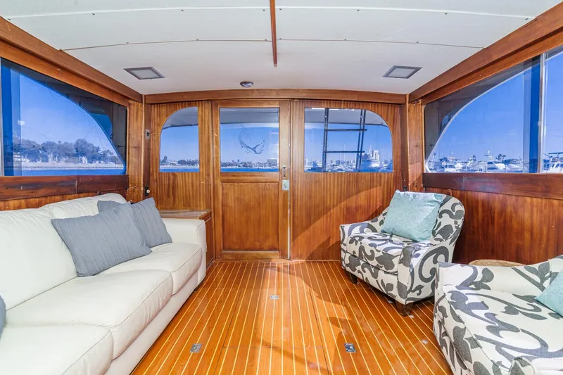 Un Dia Yacht Photos Pics Luxurious 1984 Post 43 yacht interior with elegant wood paneling and comfortable seating.