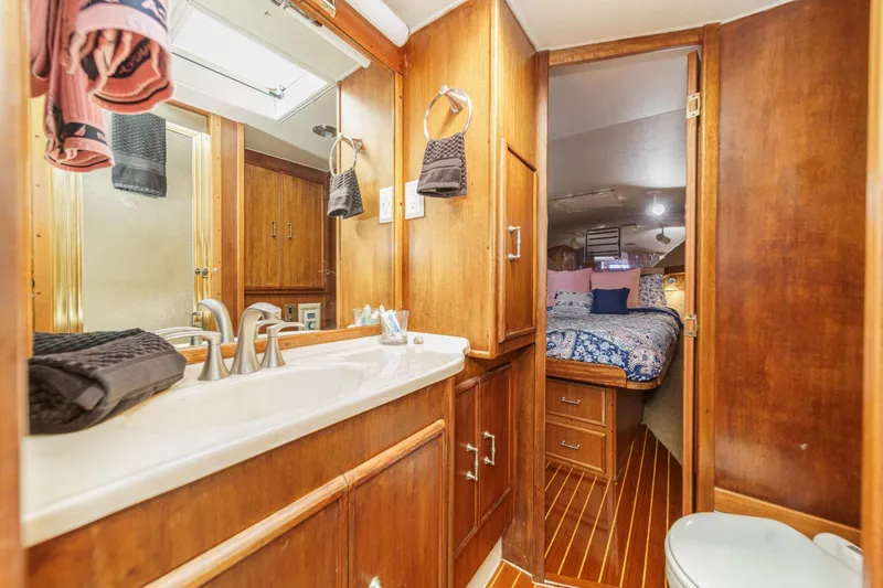 Un Dia Yacht Photos Pics Cozy 1984 Post 43 yacht bathroom with wooden cabinetry and adjacent bedroom.