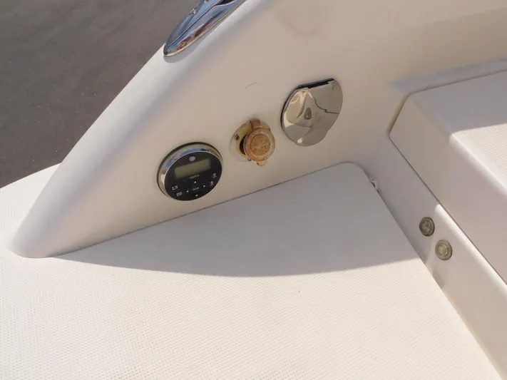 Tide Runner Yacht Photos Pics 2015 Formula Bowrider 290 dashboard with controls and gauges, featuring a sleek design.
