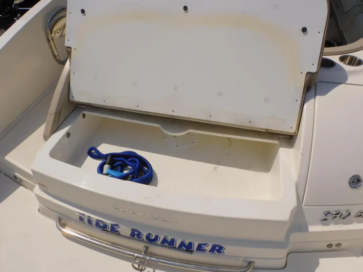Tide Runner Yacht Photos Pics 2015 Formula Bowrider 290 storage compartment with blue rope, labeled "Tide Runner."