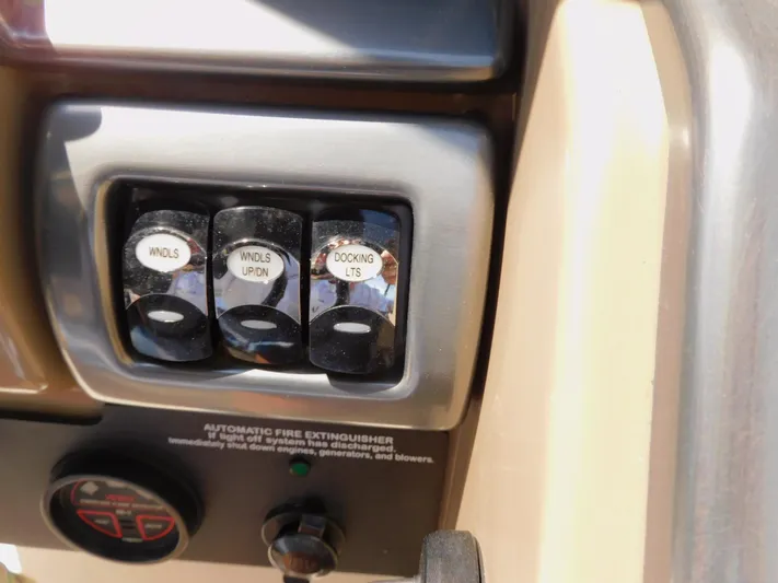 Tide Runner Yacht Photos Pics 