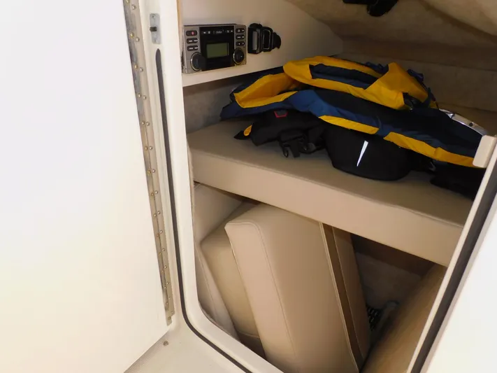 Tide Runner Yacht Photos Pics 