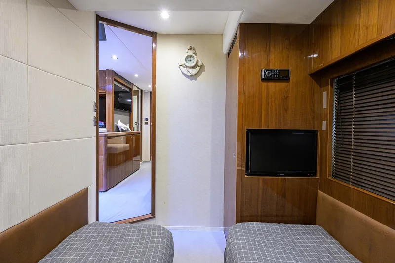 Alpha Dog Yacht Photos Pics Princess V62-S Alpha Dog - Guest Stateroom
