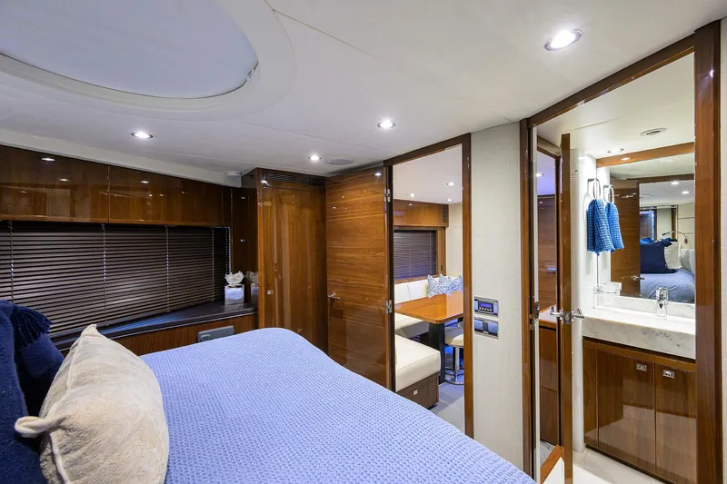 Alpha Dog Yacht Photos Pics Princess V62-S Alpha Dog - Forward Stateroom