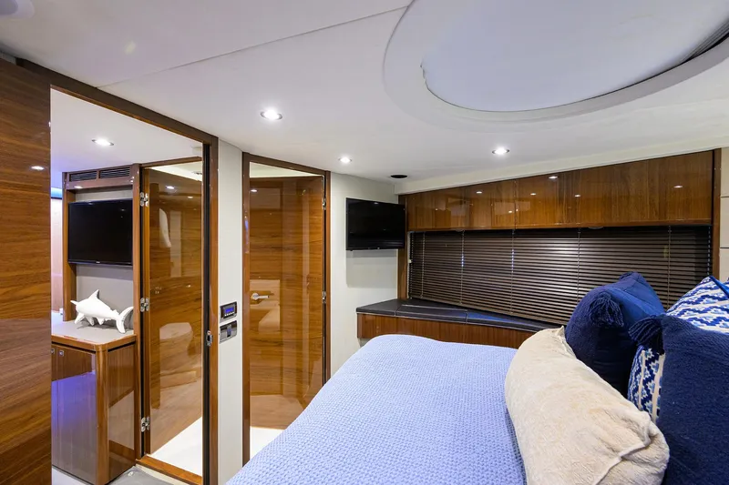 Alpha Dog Yacht Photos Pics Princess V62-S Alpha Dog - Forward Stateroom