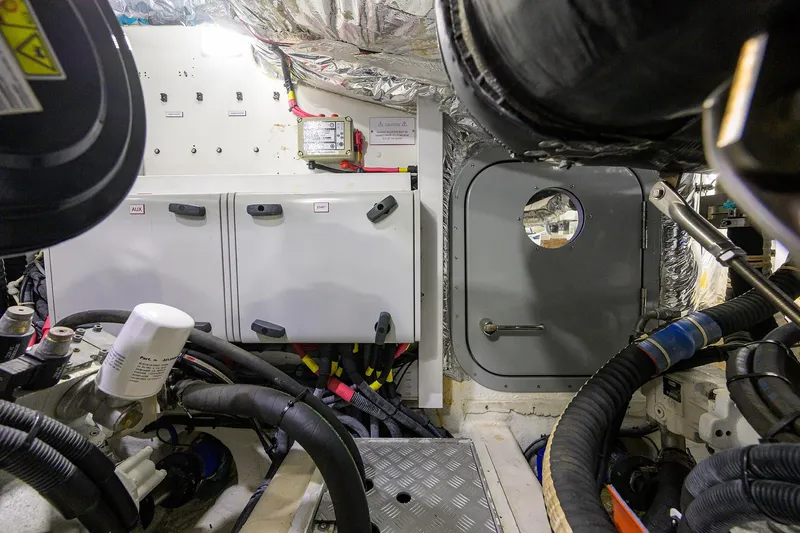 Alpha Dog Yacht Photos Pics Princess V62-S Alpha Dog - Engine Room