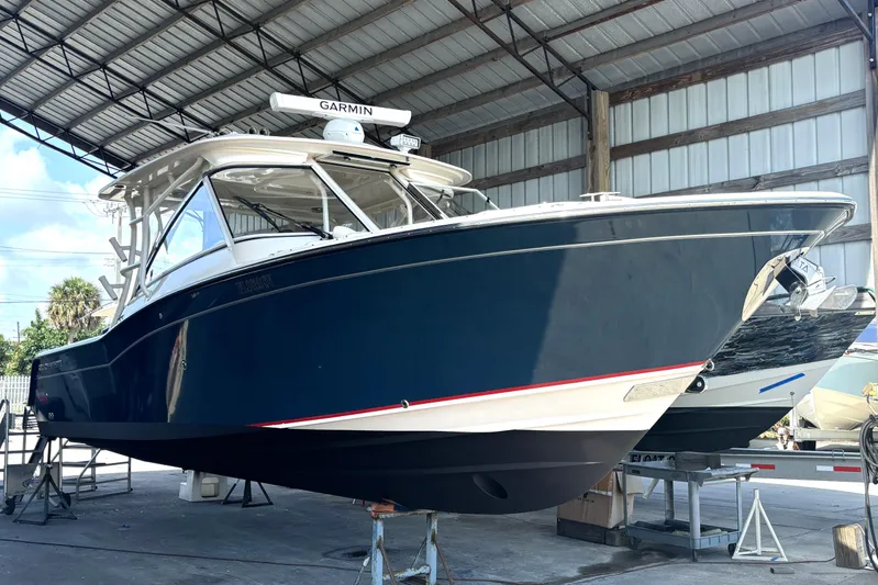 325-719 Brokerage Yacht Photos Pics 