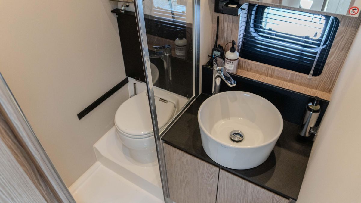 2023 Azimut 47 