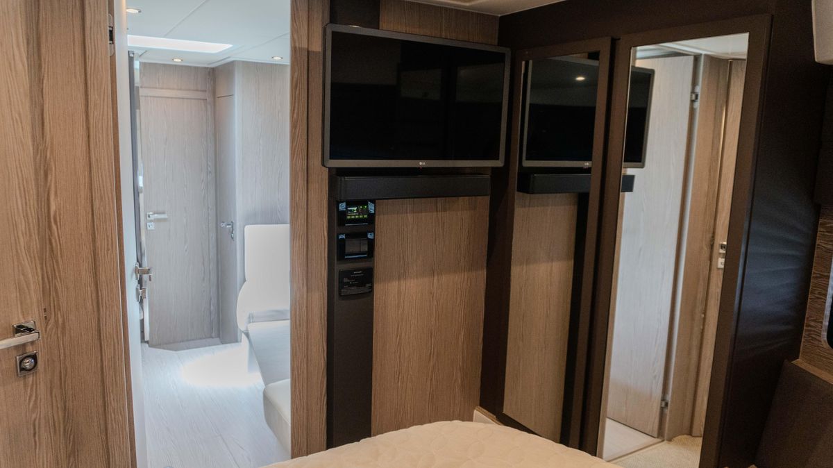 2023 Azimut 47 