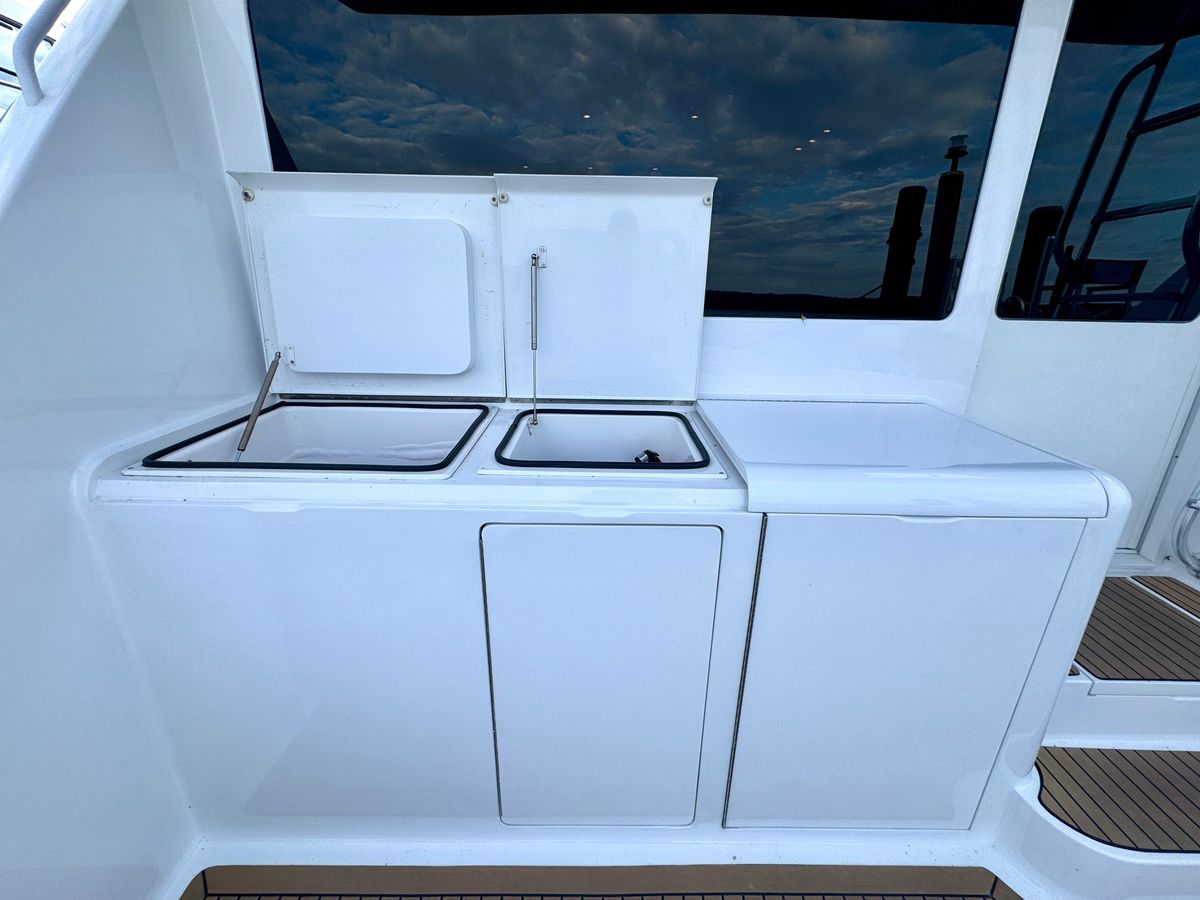 2002 Viking 52 