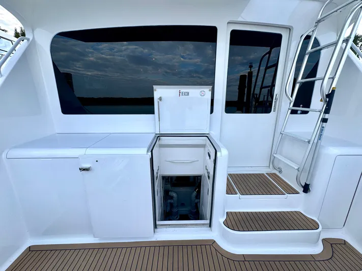 Rebelluis Yacht Photos Pics Engine Room Access