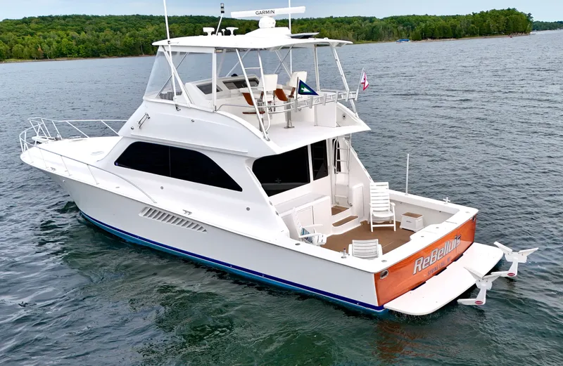 Rebelluis Yacht Photos Pics Exterior - Aft Port