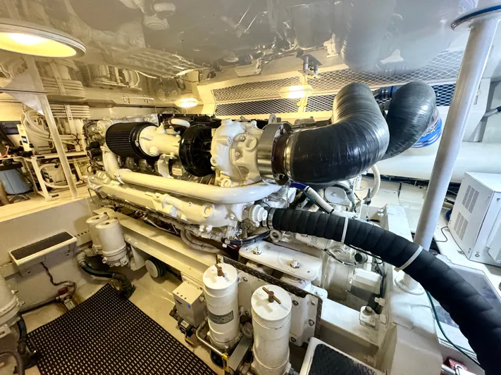 Rebelluis Yacht Photos Pics Strb. Engine