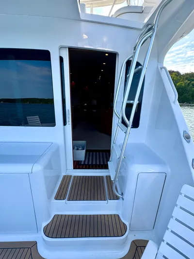 Rebelluis Yacht Photos Pics Cockpit to Salon Entryway