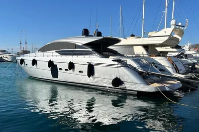 Pershing 64