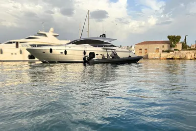 2009 Pershing 64