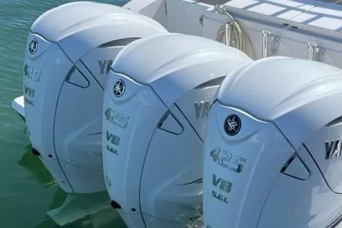  Yacht Photos Pics Triple Yamaha 425 V8 outboard engines on a 2019 Pursuit S408 boat.