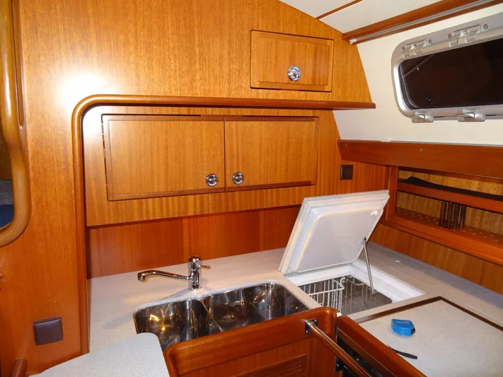 Surfing Safari Yacht Photos Pics 