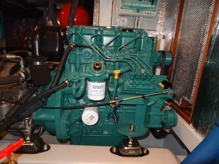 Surfing Safari Yacht Photos Pics 