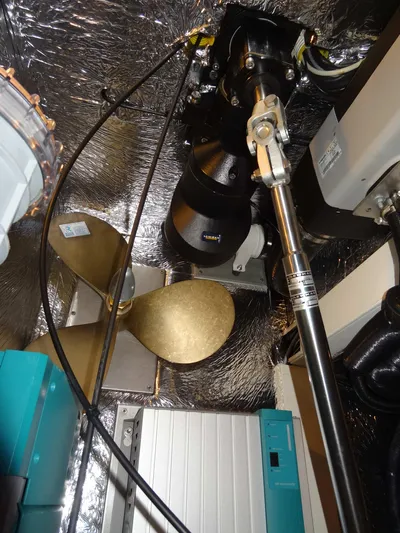 Surfing Safari Yacht Photos Pics 