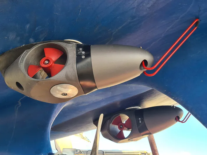 Surfing Safari Yacht Photos Pics 