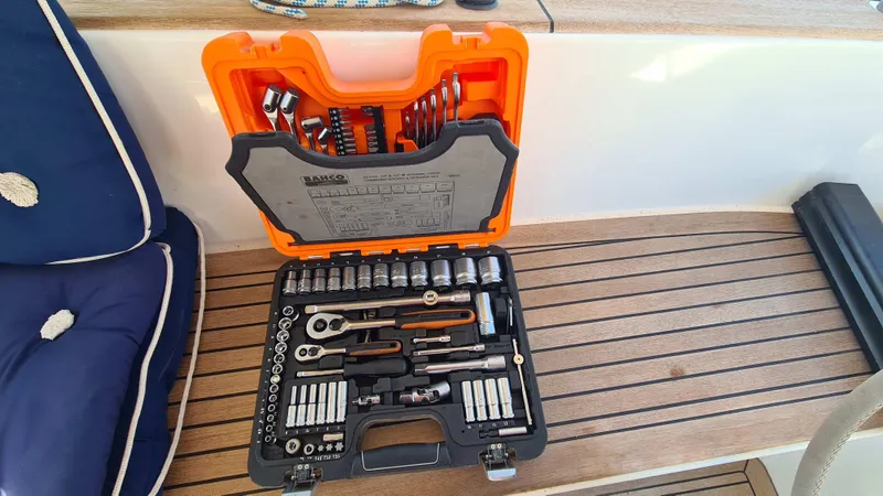 Surfing Safari Yacht Photos Pics 