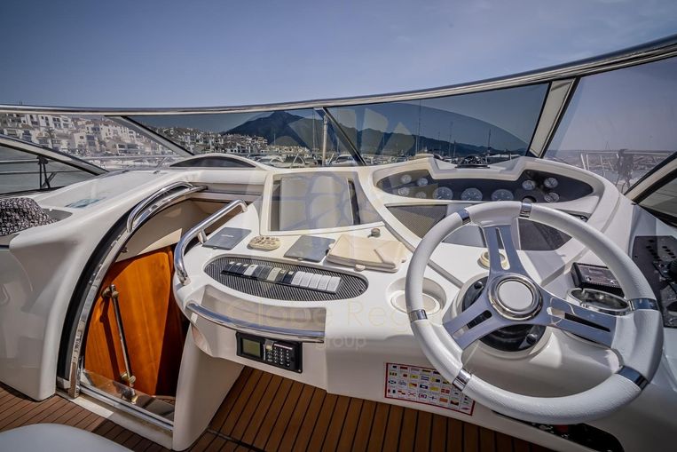 2001-57-7-sunseeker-predator-56