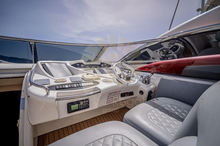 2001-57-7-sunseeker-predator-56