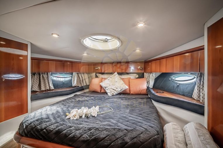 2001-57-7-sunseeker-predator-56