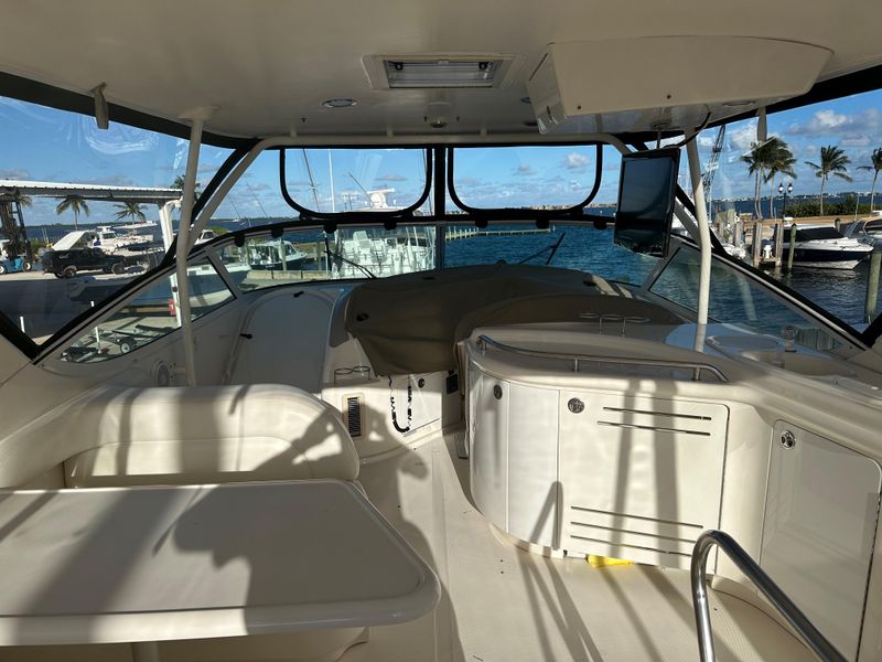 2001 Sea Ray 540 Cockpit Motor Yacht