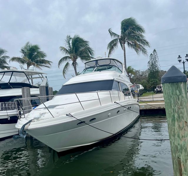 2001 Sea Ray 540 Cockpit Motor Yacht