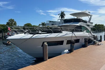 Cruisers Yachts 60 Fly