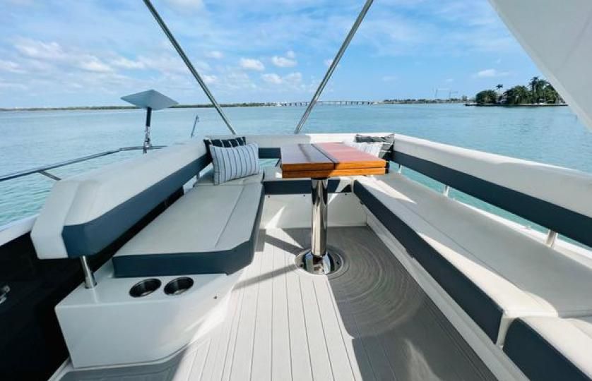 2017 Cruisers Yachts 60 