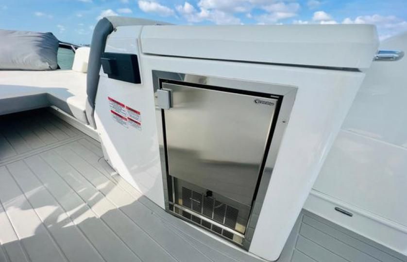 2017 Cruisers Yachts 60 