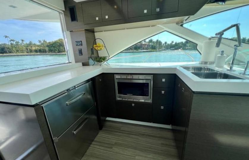 2017 Cruisers Yachts 60 