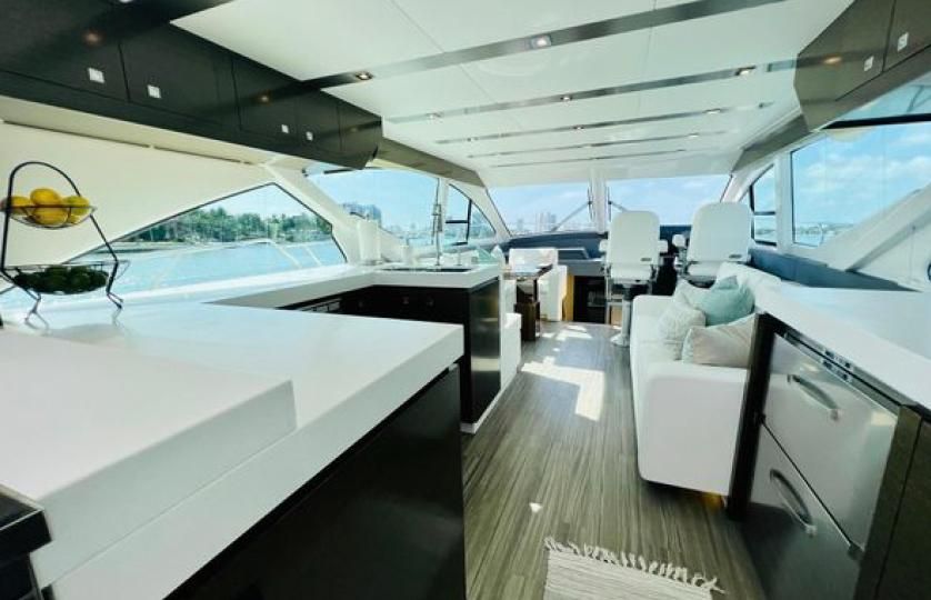 2017 Cruisers Yachts 60 