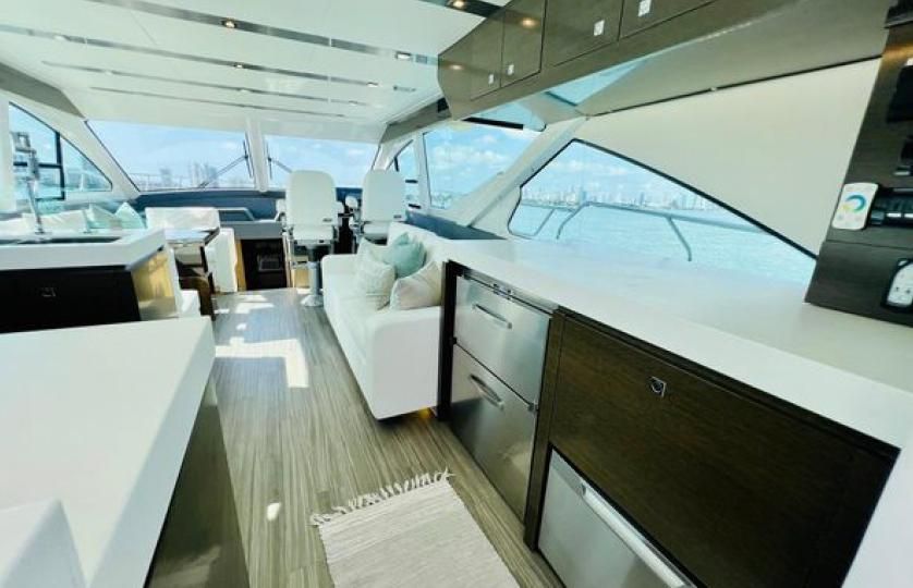 2017 Cruisers Yachts 60 