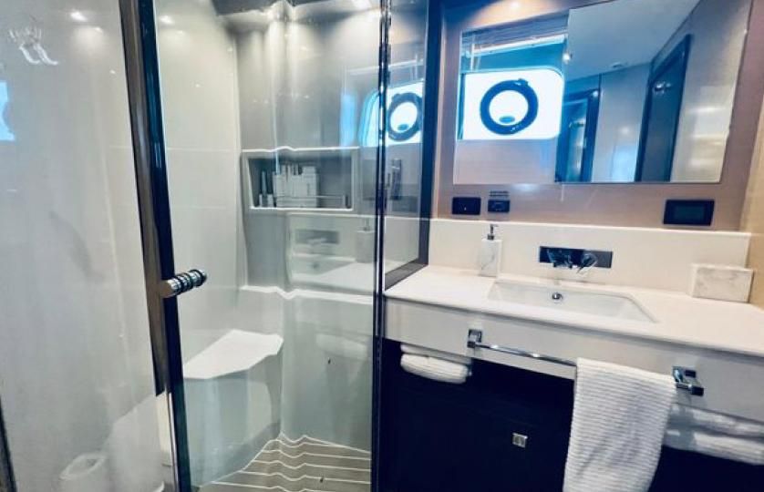 2017 Cruisers Yachts 60 