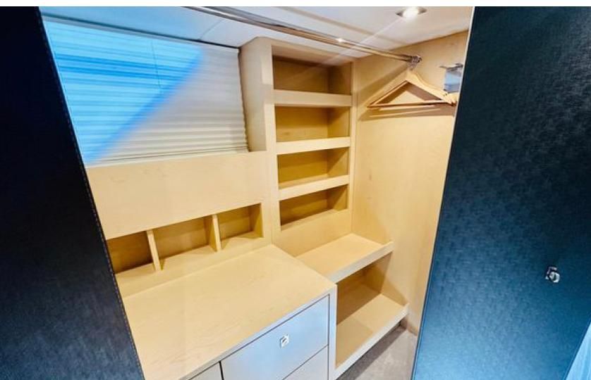 2017 Cruisers Yachts 60 