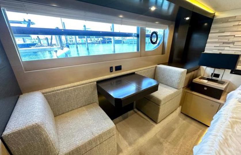 2017 Cruisers Yachts 60 