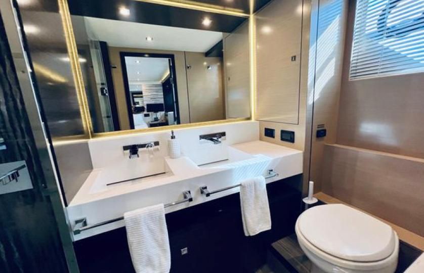 2017 Cruisers Yachts 60 